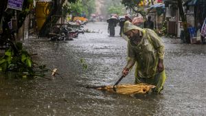 Chennai cyclone michaung: ಮುಳುಗಿದ ವಿಮಾನ ನಿಲ್ದಾಣ, ಆಟಿಕೆ ಸಾಮಾನುಗಳಂತೆ ತೇಲಾಡುತ್ತಿರುವ ಕಾರುಗಳು
