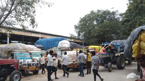 Raichur: ಹತ್ತಿ ಮಾರಾಟಕ್ಕೆ ನೂರೆಂಟು ತೊಡಕು; ಬೆಲೆ ಕುಸಿತದಿಂದ ಕಂಗಾಲಾದ ರೈತರು!