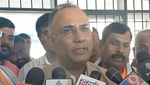 ದಂಗೆ ಆಗಲಿ, ಗಲಭೆ ಆಗಲಿ ಎನ್ನುವವರೇ ಬಿಜೆಪಿಯವರು: ಸಚಿವ ದಿನೇಶ್ ಗುಂಡೂರಾವ್ 