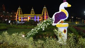 ಮೈಸೂರು ಅರಮನೆ  ಫಲಪುಷ್ಪ ಪ್ರದರ್ಶನಕ್ಕೆ ಹರಿದು ಬಂತು ಜನಸಾಗರ 