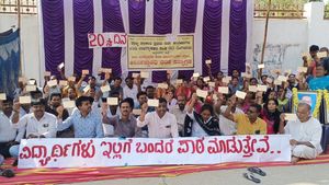  ಕಾಯಂಗೊಳಿಸಿ, ಇಲ್ಲ ದಯಾಮರಣ ನೀಡಿ: ಚಿತ್ರದುರ್ಗದಲ್ಲಿ ಅತಿಥಿ ಉಪನ್ಯಾಸಕರ ಅಳಲು