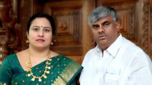ಭವಾನಿ ರೇವಣ್ಣ ವರ್ತನೆಗೆ ಮಾಜಿ ಸಚಿವ ಎಚ್ ಡಿ ರೇವಣ್ಣ ಹೇಳಿದ್ದೇನು? 