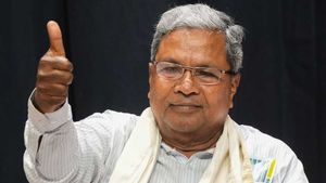 ಹುಬ್ಬಳ್ಳಿ: ಹಾಲಿ ಸಿಎಂ ಹೇಳಿಕೆ ಸಮರ್ಥಿಸಿಕೊಂಡು ಮಾಜಿ ಸಿಎಂ