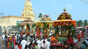  Kartika Masa 2023: ಕಡೇ ಕಾರ್ತಿಕ ಸೋಮವಾರ ಹಿನ್ನೆಲೆ ಮಾದಪ್ಪನ ಬೆಟ್ಟಕ್ಕೆ ಹರಿದುಬಂತು ಭಕ್ತರ ದಂಡು
