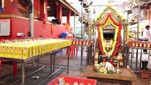 Udupi: ಹರಕೆ ಈಡೇರಿಸಿದ ಕೊರಗಜ್ಜನಿಗೆ 1,002 ಬಾಟಲಿ ಮದ್ಯ ಅರ್ಪಿಸಿದ ಭಕ್ತ