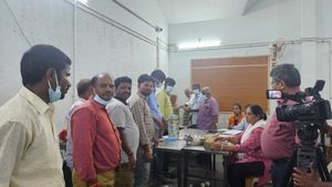 ಮಲೆ ಮಾದಪ್ಪನ ಹುಂಡಿಗೆ ಹುಂಡಿಗೆ ಬಿದ್ದ ಹಣ ಎಷ್ಟು ಕೋಟಿ ಗೊತ್ತಾ?-ಇಲ್ಲಿದೆ ಮಾಹಿತಿ