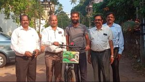 ಒಂದಲ್ಲ..ಎರಡಲ್ಲ 50,000 ಕಿಮೀ ಸೈಕಲ್ ಯಾತ್ರೆ: ಯುವಕನ ಈ ಸಾಹಸಕ್ಕೆ ಕಾರಣವೇನು..?