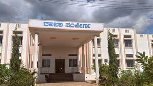 ರಾಯಚೂರಿನ ಈ ಮೊರಾರ್ಜಿ ದೇಸಾಯಿ ವಸತಿ ಶಾಲೆಯಲ್ಲಿ ವಿದ್ಯಾರ್ಥಿಗಳಿಗೆ ನೂರೆಂಟು ಸಮಸ್ಯೆ!