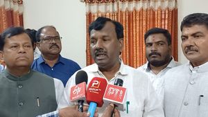  ಅವಕಾಶ ಇದ್ದಾಗಲೇ ಖರ್ಗೆ ಅವರನ್ನು ಸಿಎಂ ಮಾಡಲಿಲ್ಲ, ಇನ್ನು ಪಿಎಂ ಮಾತೆಲ್ಲಿ: ಕೇಂದ್ರ ಸಚಿವ ನಾರಾಯಣಸ್ವಾಮಿ ಹೀಗೆ ಹೇಳಿದ್ದೇಕೆ? 