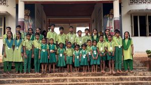 Twins Day 2023: ಮಂಗಳೂರಿನ ಈ ಶಾಲೆಯಲ್ಲಿದ್ದಾರೆ ಬರೋಬ್ಬರಿ 17 ಅವಳಿ-ಜವಳಿ ಮಕ್ಕಳು, ಶಿಕ್ಷಕರು ಫುಲ್‌ ಕನ್ಫ್ಯೂಸ್‌ 