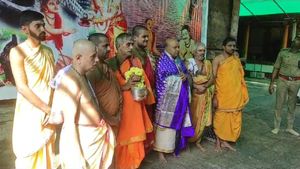 ರಾಜ್ಯಪಾಲರ ಉತ್ತರ ಕನ್ನಡ ಪ್ರವಾಸ: ಗೋಕರ್ಣ, ಮುರುಡೇಶ್ವರದಲ್ಲಿ ವಿಶೇಷ ಪೂಜೆ