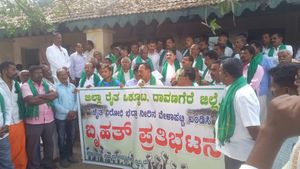  ಭದ್ರಾ ನೀರಾವರಿ ಸಲಹಾ ಸಮಿತಿ ಸಭೆಯ ನಿರ್ಣಯವನ್ನು ರದ್ದುಗೊಳಿಸಿ-ರೊಚ್ಚಿಗೆದ್ದ ದಾವಣಗೆರೆ ರೈತರು