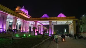 ಉಡುಪಿ-ಅಯೋಧ್ಯೆ ನೇರ ರೈಲು; ಪೇಜಾವರ ಶ್ರೀಗಳಿಗೆ ಮನವಿ 