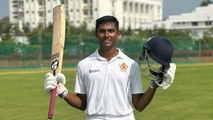 Cooch Behar Trophy: ಅಜೇಯ 404 ರನ್ ಗಳಿಸಿ ಹೊಸ ದಾಖಲೆ ಬರೆದ ಕರ್ನಾಟಕ ಆಟಗಾರ 