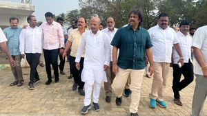 ಶಿವಮೊಗ್ಗದಲ್ಲಿ 'ಯುವನಿಧಿ' ಯೋಜನೆಗೆ ಚಾಲನೆ; ಸಚಿವರಿಂದ ಪರಿಶೀಲನೆ 