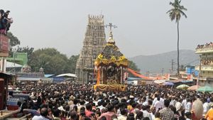 ಘಾಟಿ‌ ಸುಬ್ರಮಣ್ಯ ಬ್ರಹ್ಮ ರಥೋತ್ಸವದಲ್ಲಿ ನೂಕು ನುಗ್ಗಲು: ರಥದ ಚಕ್ರದ ಬಳಿ ಬಿದ್ದ ಮಹಿಳೆ