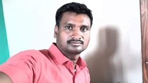  ಹಿರಿಯೂರು: 25 ಸಾವಿರ ಲಂಚ ಸ್ವೀಕರಿಸುತ್ತಿದ್ದಾಗ ಲೋಕಾಯುಕ್ತ ಬಲೆಗೆ ಬಿದ್ದ ಬಿಲ್ ಕಲೆಕ್ಟರ್ 