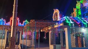 ರಾರಾಜಿಸುತ್ತಿರುವ ಕೇಸರಿ ಬಂಟಿಂಗ್ಸ್, ಭಗವಾಧ್ವಜ: ಚಿಕ್ಕಬಳ್ಳಾಪುರ ರಾಮಭಕ್ತರಲ್ಲಿ ಹಬ್ಬದ ಸಡಗರ- ಮನೆಗಳ ಮೇಲೆ ರಾಮ ದ್ವಜ 