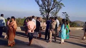  ಅಪರೂಪಕ್ಕೆ ಗೋಪಾಲಸ್ವಾಮಿ ದೇಗುಲದ ಬಳಿ ಬಂದ 