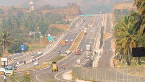 Bengaluru-Mysuru Expressway: ಬೆಂಗಳೂರು-ಮೈಸೂರು ಹೆದ್ದಾರಿಯಲ್ಲಿ ಭೀಕರ ಅಪಘಾತ , ಮೂವರು ಸಾವು, 7 ಮಂದಿಗೆ ಗಂಭೀರ ಗಾಯ       