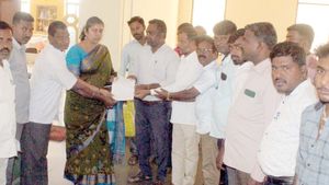  ಚಾಮರಾಜನಗರ: ಜೈ ಶ್ರೀರಾಮ್ ಘೋಷಣೆ ಕೂಗಿದ ವಿದ್ಯಾರ್ಥಿಗಳ ವಿರುದ್ಧ ಕ್ರಮ ಕೈಗೊಳ್ಳುವಂತೆ ಡಿಸಿಗೆ ಮನವಿ