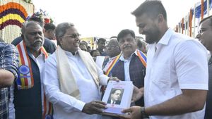 Dhananjaya: ನಾನು ಹೈದರಾಬಾದ್‌ಗೆ ಹೋಗಿ ಬರೋದ್ರೊಳಗೆ ಟಿಕೆಟ್ ಕೊಡಿಸಿ, ಎಲೆಕ್ಷನ್‌ಗೂ ನಿಲ್ಲಿಸಿದ್ದಿರಿ!
