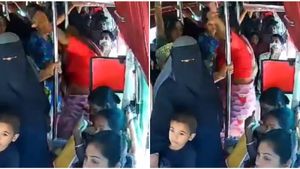 ಮಂಗಳೂರು: ಖಾಸಗಿ ಬಸ್‌ನಿಂದ ಆಯತಪ್ಪಿ ಕೆಳಗೆ ಬಿದ್ದು ವೃದ್ಧೆ ಸಾವು