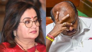 ನಾನು ಮಂಡ್ಯ ಸೊಸೆ, ನಾನು ಮಂಡ್ಯ ಬಿಟ್ಟು ಎಲ್ಲೂ ಹೋಗಲ್ಲ ಎಂದ ಸುಮಲತಾ: ಹೆಚ್ ಡಿ ಕುಮಾರಸ್ವಾಮಿ ಹೇಳಿದ್ದೇನು?