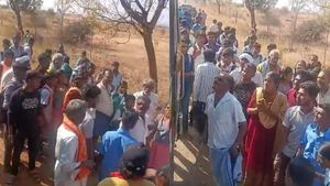  ಚಿತ್ರದುರ್ಗ: ಖಾಸಗಿ ಬಸ್‌ನಲ್ಲಿ ವಿದ್ಯಾರ್ಥಿ ಮೇಲೆ ಪ್ರಯಾಣಿಕರ ಹಲ್ಲೆ, ವಿಡಿಯೋ ವೈರಲ್‌