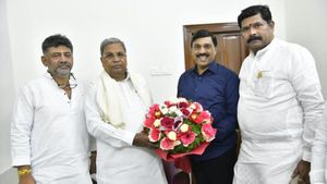 ಸಿದ್ದರಾಮಯ್ಯ, ಡಿ ಕೆ ಶಿವಕುಮಾರ್‌ ಭೇಟಿ ಮಾಡಿದ ಜನಾರ್ದನ ರೆಡ್ಡಿ:  ಚರ್ಚೆಯಾಗಿದ್ದೇನು? 