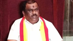 ಕನ್ನಡ ನಾಮಫಲಕ: ಬೆಂಗಳೂರು ಮಾದರಿಯಲ್ಲಿ ಕರ್ನಾಟಕದಾದ್ಯಂತ ಪ್ರತಿಭಟನೆ ಎಚ್ಚರಿಕೆ ನೀಡಿದ ಕರವೇ