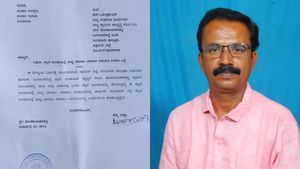  ಹಿರಿಯೂರು: ಚಿಲ್ಲರೆ ಅಂಗಡಿಯಲ್ಲಿ ಮದ್ಯ ಮಾರಾಟ ಮಾಡಲು ಅನುಮತಿ ಕೊಡಿ ಸಾರ್‌.. ಪತ್ರ ಭಾರೀ ವೈರಲ್‌ 