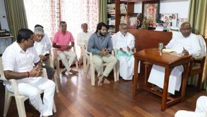 ಮಂಡ್ಯ ಲೋಕಸಭೆ ಕ್ಷೇತ್ರ; ದೇವೇಗೌಡರ ಮಹತ್ವದ ಸಭೆ! 