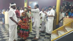 'ಕೊರಗಜ್ಜ, ಪಂಜುರ್ಲಿ ಪ್ರಸಾದ ಪಡೆದು ತಲೆಗೆ ಮೆತ್ತಿಕೊಂಡು ಯು.ಟಿ ಖಾದರ್ ನರಕಕ್ಕೆ ಹೋಗಲಿ'