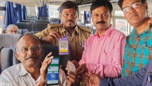ಧಾರವಾಡ; ಜೇಬಲ್ಲಿ ಹಣ ಬೇಡ, ಮೊಬೈಲ್ ಬಳಸಿ NWKRTC ಟಿಕೆಟ್ ಪಡೆಯಿರಿ 