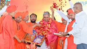 ವಿವಿಧ ಅಭಿವೃದ್ಧಿ ಕಾಮಗಾರಿಗಳಿಗೆ ಶಂಕುಸ್ಥಾಪನೆ: ಬಿಜೆಪಿ ಸುಳ್ಳು ನಂಬಂದಂತೆ ಕರೆ ಕೊಟ್ಟ ಸಿದ್ದರಾಮಯ್ಯ