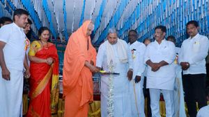  ಪಟ್ಟಭದ್ರ ಶಕ್ತಿಗಳಿಂದ ಸಮಾಜ ಒಡೆಯುವ ಕೆಲಸವಾಗುತ್ತಿದೆ: ಸಿಎಂ ಸಿದ್ದರಾಮಯ್ಯ 