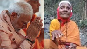 ಮೋದಿ ಮತ್ತೆ ಪ್ರಧಾನಿಯಾಗಲೆಂದು ಮಲೆ ಮಹದೇಶ್ವರ ಬೆಟ್ಟಕ್ಕೆ ಶತಾಯುಷಿ ಅಜ್ಜಿ ಪಾದಯಾತ್ರೆ 