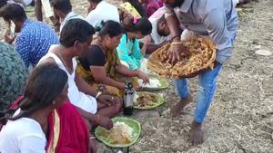  ಚಾಮರಾಜನಗರ: ಅಂಕಾಳ ಪರಮೇಶ್ವರಿ ಜಾತ್ರೆಯಲ್ಲಿ 250ಕ್ಕೂ ಕುರಿ, ಮೇಕೆಗಳ ಬಲಿ; 3,000 ಮಂದಿಗೆ ಭರ್ಜರಿ ಬಾಡೂಟ.!