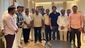 ಚಿಕ್ಕಬಳ್ಳಾಪುರ ಕ್ಷೇತ್ರದ ಅಭ್ಯರ್ಥಿ ಆಯ್ಕೆ ಕುರಿತು ಹೆಚ್ಡಿಕೆ ನಿವಾಸದಲ್ಲಿ ಮಹತ್ವದ ಸಭೆ: ಚರ್ಚೆಯಾಗಿದ್ದೇನು? 
