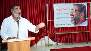  Mandya: ಹೊರಗಿನ ಅಭ್ಯರ್ಥಿಗೆ ಟಿಕೆಟ್ ಕೊಟ್ಟರೆ ನಾವೇ ಸೋಲಿಸ್ತೇವೆ; ಕಾಂಗ್ರೆಸ್ ನಾಯಕರಿಗೆ ಎಚ್ಚರಿಕೆ 