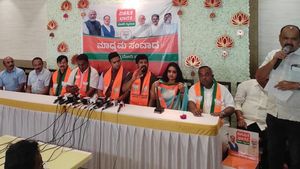 ಕಾಂಗ್ರೆಸ್‌ನಿಂದ ಆಫರ್‌ ಬಂದಿದ್ಯಾ..?: ಬಿಜೆಪಿ ಅಭ್ಯರ್ಥಿ ಮುಂದೆಯೇ ಪ್ರತಾಪ್‌ ಸಿಂಹ ಹೇಳಿದ್ದೇನು..?
