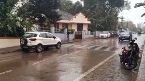 Rain Alert: ಮಂಗಳೂರಿನಲ್ಲಿ ಬೆಳ್ಳಂಬೆಳಗ್ಗೆ ಭರ್ಜರಿ ಮಳೆ, ವರ್ಷದ ಮೊದಲ ವರ್ಷಧಾರೆ