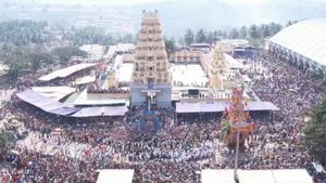  Shivratri Rathotsava: ಮಲೆ ಮಹದೇಶ್ವರ ಬೆಟ್ಟದಲ್ಲಿ ನೆರೆದ ಲಕ್ಷಾಂತರ ಭಕ್ತರ ದಂಡು