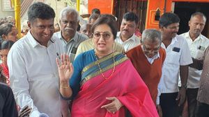 'ಮಂಡ್ಯದಿಂದ ಸುಮಲತಾ ಸೋಲು ಗ್ಯಾರಂಟಿ': ಬಿಜೆಪಿ ಹೈಕಮಾಂಡ್‌ಗೆ ಎಚ್ಚರಿಕೆ ಸಂದೇಶ ನೀಡಿದ ಆಂತರಿಕ ವರದಿ!