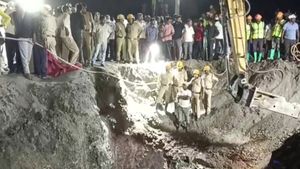ಕರ್ನಾಟಕದಲ್ಲಿ ಮತ್ತೊಂದು ದುರಂತ: ಕೊಳವೆ ಬಾವಿಗೆ ಬಿದ್ದ 2 ವರ್ಷದ ಕಂದ