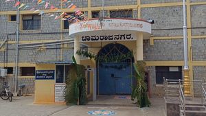  ಚಾಮರಾಜನಗರ: ಶಿಕ್ಷಕನಿಂದಲೇ ಬಾಲಕನಿಗೆ ಲೈಂಗಿಕ ದೌರ್ಜನ್ಯ ಆರೋಪ-ಮುಂದಾಗಿದ್ದೇನು? 
