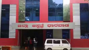 ವಿದ್ಯಾಕಾಶಿ ಧಾರವಾಡದಲ್ಲಿ ಜಲಕ್ಷಾಮ: ಜಿಲ್ಲಾಸ್ಪತ್ರೆಯಲ್ಲಿ ರೋಗಿಗಳ ಕೂಗು ಕೇಳುವವರೇ ಇಲ್ಲ