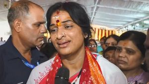 ಹೈದರಾಬಾದ್‌; ಓವೈಸಿ ಎದುರಾಳಿ ಬಿಜೆಪಿ ಅಭ್ಯರ್ಥಿ ಆಸ್ತಿ 221 ಕೋಟಿ! 