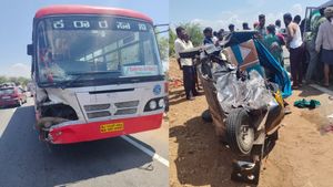  ಚಾಮರಾಜನಗರ: ಆಟೋ ಸಾರಿಗೆ (KSRTC) ಬಸ್ ನಡುವೆ ಡಿಕ್ಕಿ: ಆಸ್ಪತ್ರೆಗೆ ಹೋಗುತ್ತಿದ್ದ ಇಬ್ಬರು ಮಸಣಕ್ಕೆ